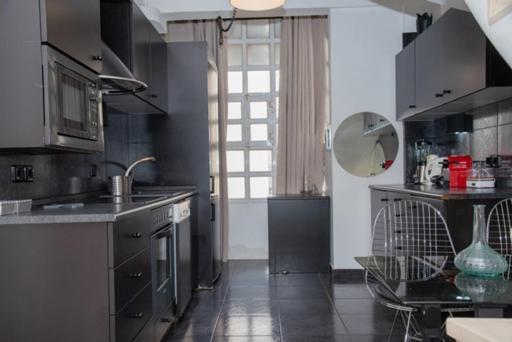 Theodore'S Maisonette Next To The Metro Station Athens Exterior photo